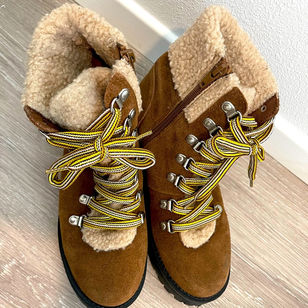 Steve Madden ankle fur boot in size 6